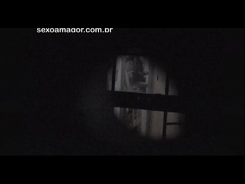 ❤️ Blondie bi dizî ji hêla dengbêjek taxê ve ku li pişt kerpîçên vala veşartiye, vîdyoyek tê kişandin ️❌ Vîdyoyê porno li me ﹏